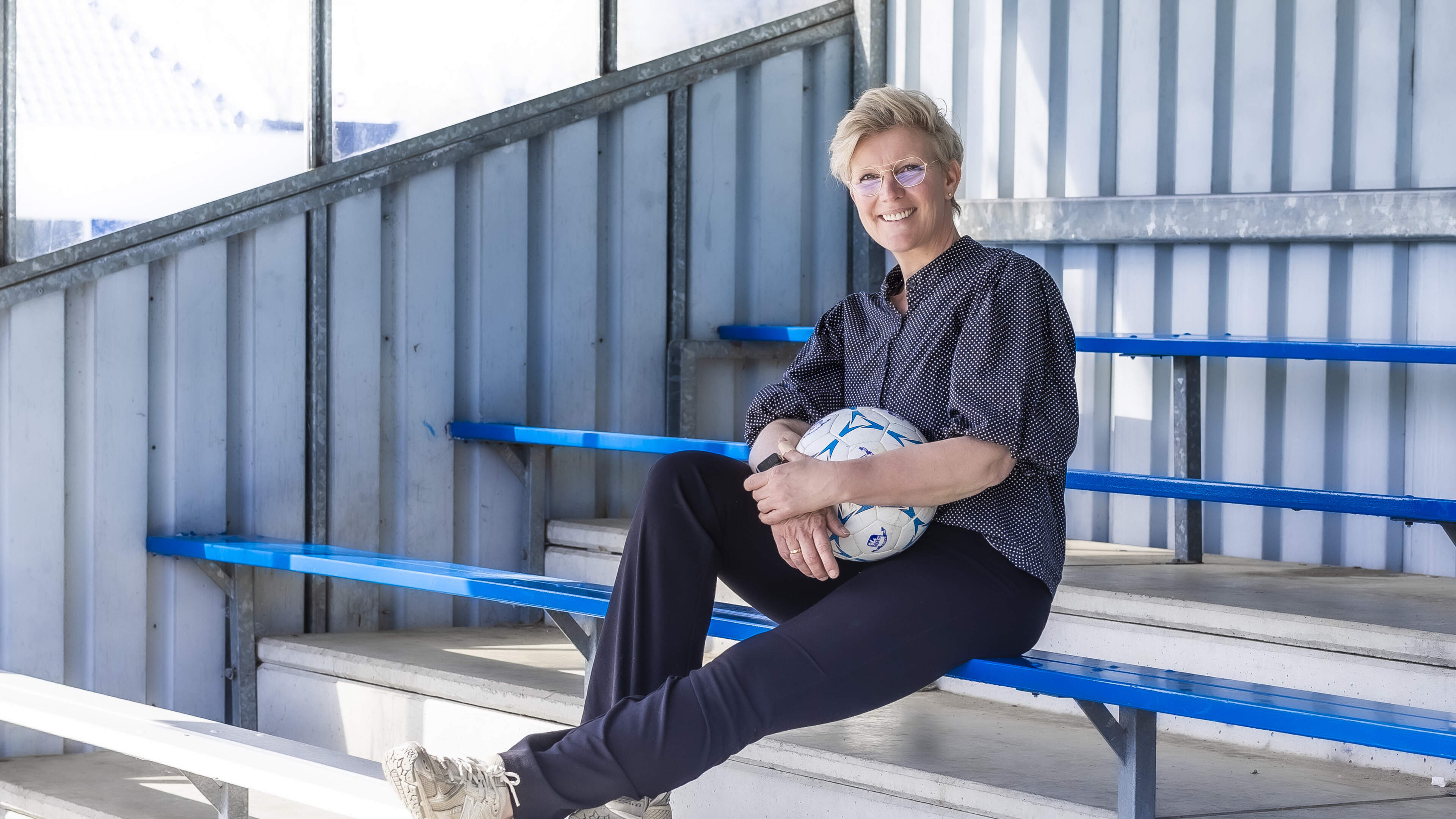 Marieke (45) is niet weg te slaan bij plaatselijke voetbalclub: ’Kantine als tweede huiskamer’